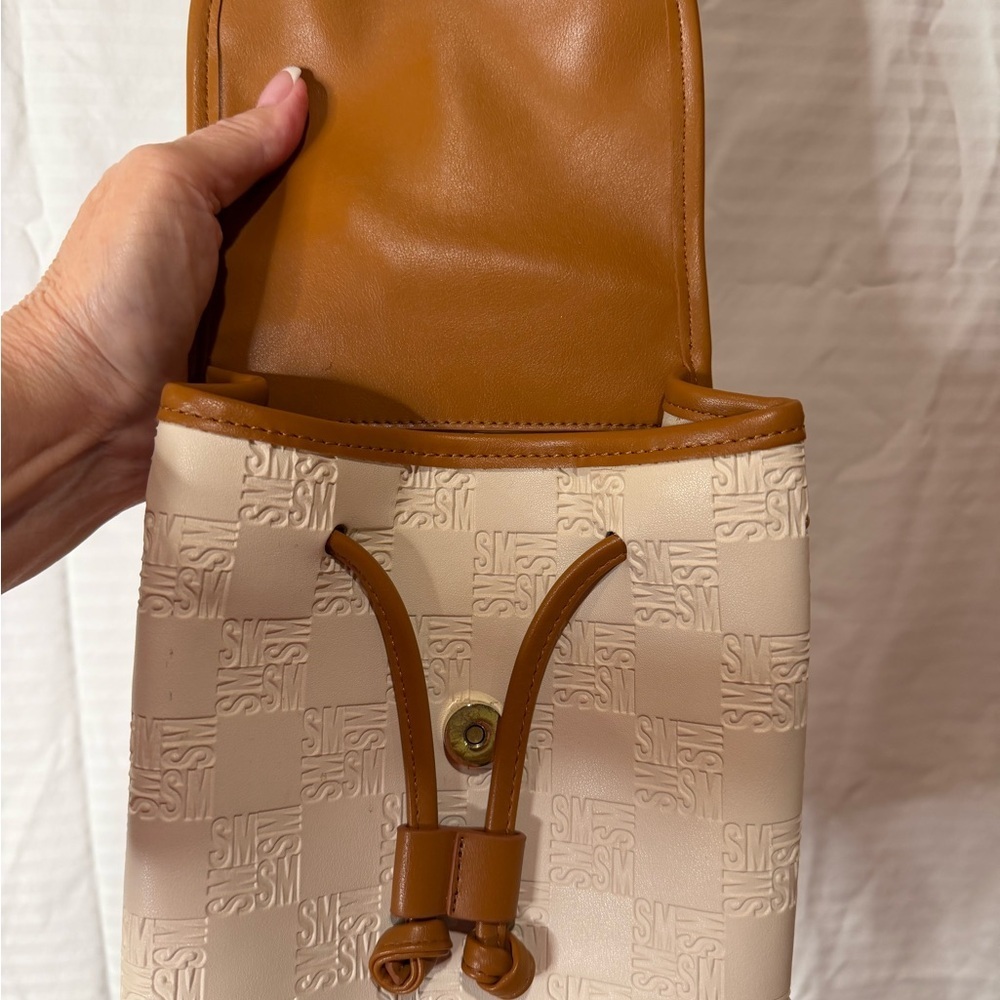 Steve Madden Elegant Tan and Cream Women's Backpack NWOT - Never Used - Picture 3 of 6